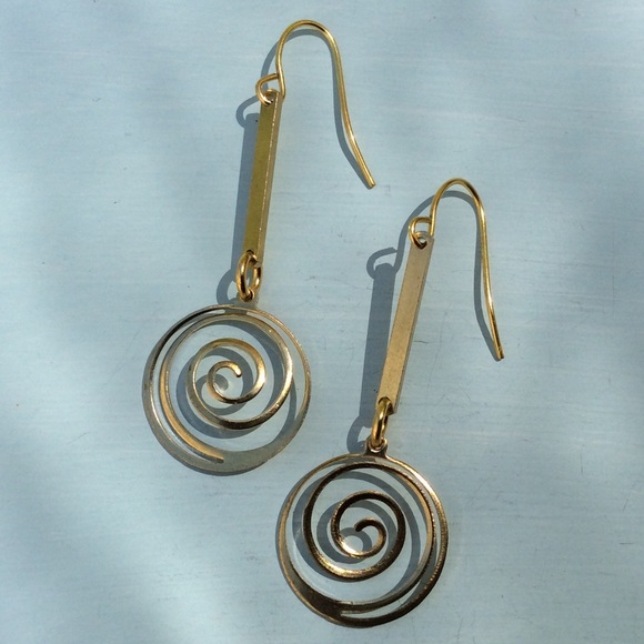 New Gold plated Earrings - Picture 5 of 7